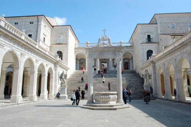 Abbazia di Montecassino, Chiostro del Bramante